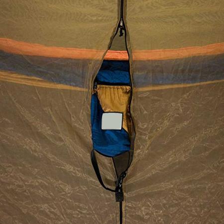 Moskitonetz mit individuellem Logo für Hängematte mit Aufhängesystem hält draußen beim Camping
 