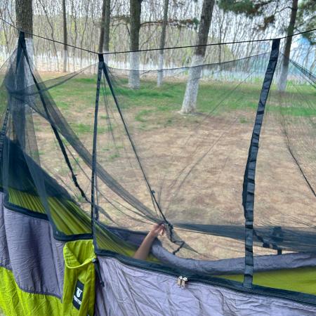 Tragbare Doppel-Camping-Hängematte aus Nylon mit Fallschirm, Moskitonetz, Seil und Karabinerhaken