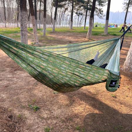 Hängematte aus Fallschirmstoff-Nylon für Camping, Wandern und Outdoor-Aktivitäten – Mückenschutz 