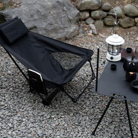 Leichter, tragbarer Campingstuhl mit hoher Rückenlehne und Kopfstütze