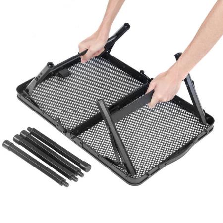 Tragbarer Klapptisch mit höhenverstellbaren Beinen, geeignet für Camping und Grillen im Freien