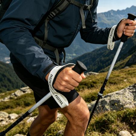 Ultraleichter Outdoor-Trekkingstock für nordische Wanderungen, hergestellt aus 7075 Aluminium mit Griffen aus Carbonfaser, Kork und EVA-Schaum 