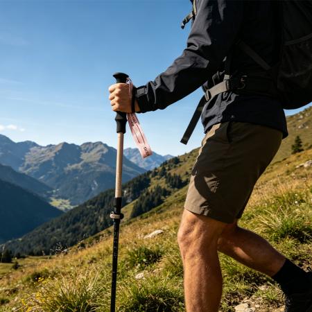 Maßgefertigter, dreiteiliger, teleskopierbarer, ultraleichter Trekkingstock aus 3K-Carbonfaser 